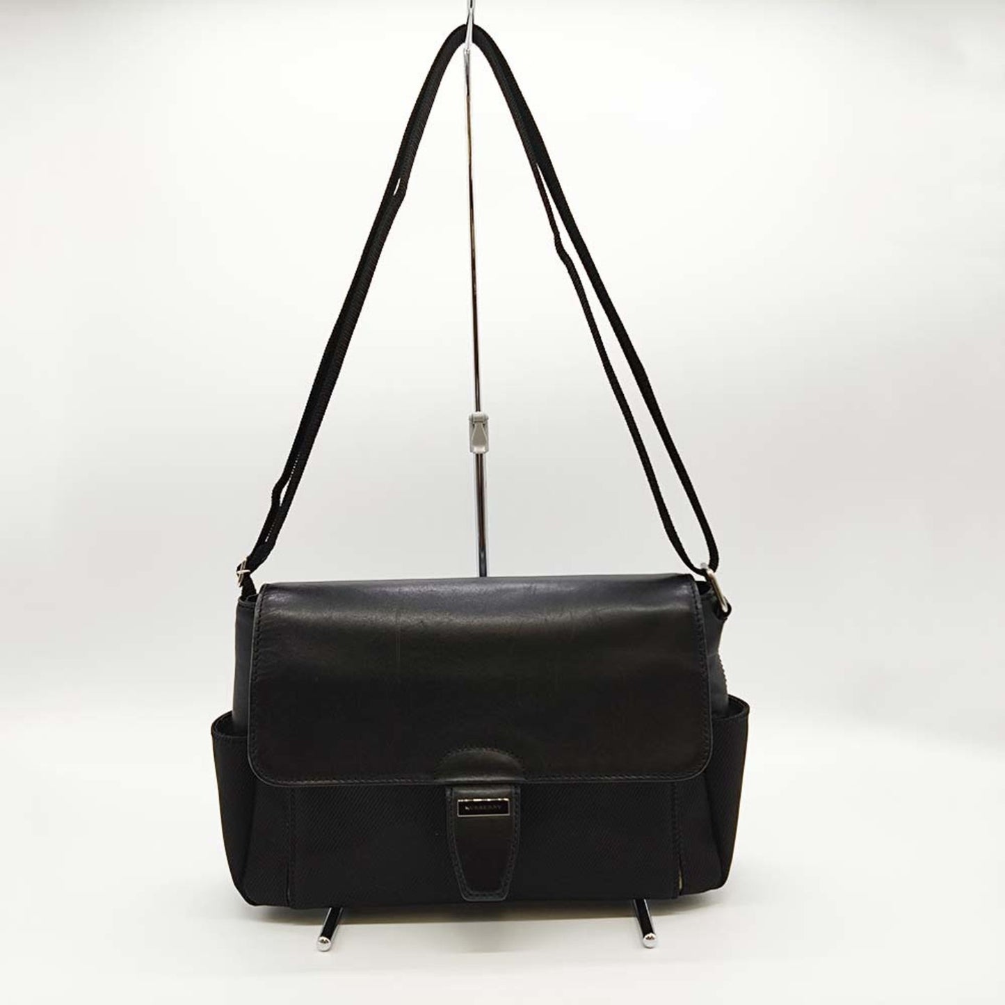 Burberry Nylon Leather Shoulder Bag ()