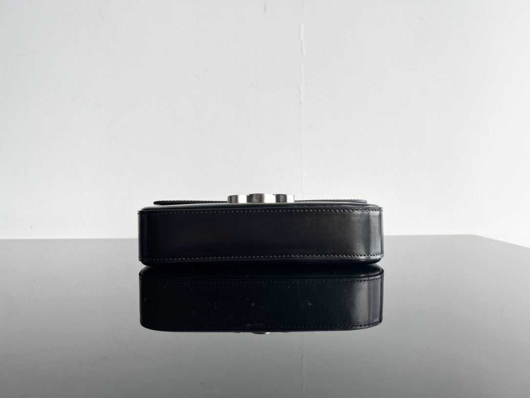 Celine CLASSIC TRIOMPHE 20 BLACK CALFSKIN SILVER HARDWARE