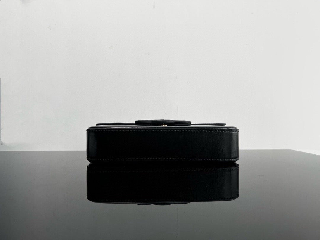 Celine CUIR TRIOMPHE 20 BLACK CALFSKIN GOLD HARDWARE