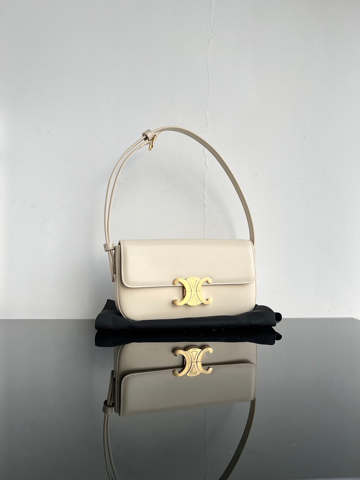 Celine CLASSIC TRIOMPHE 20 CREAM CALFSKIN GOLD HARDWARE