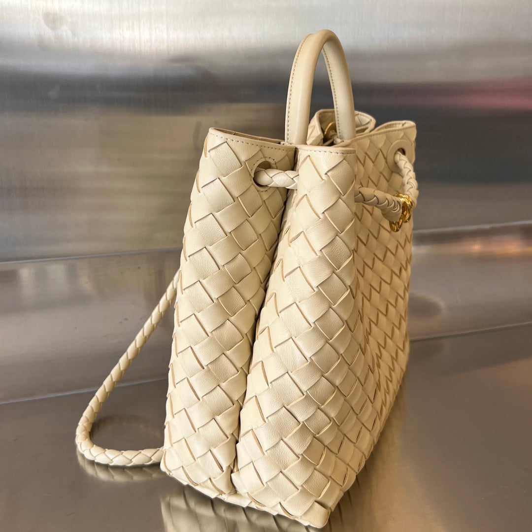 Bottega Veneta BV MEDIUM ANDIAMO 32CM BEIGE LAMBSKIN