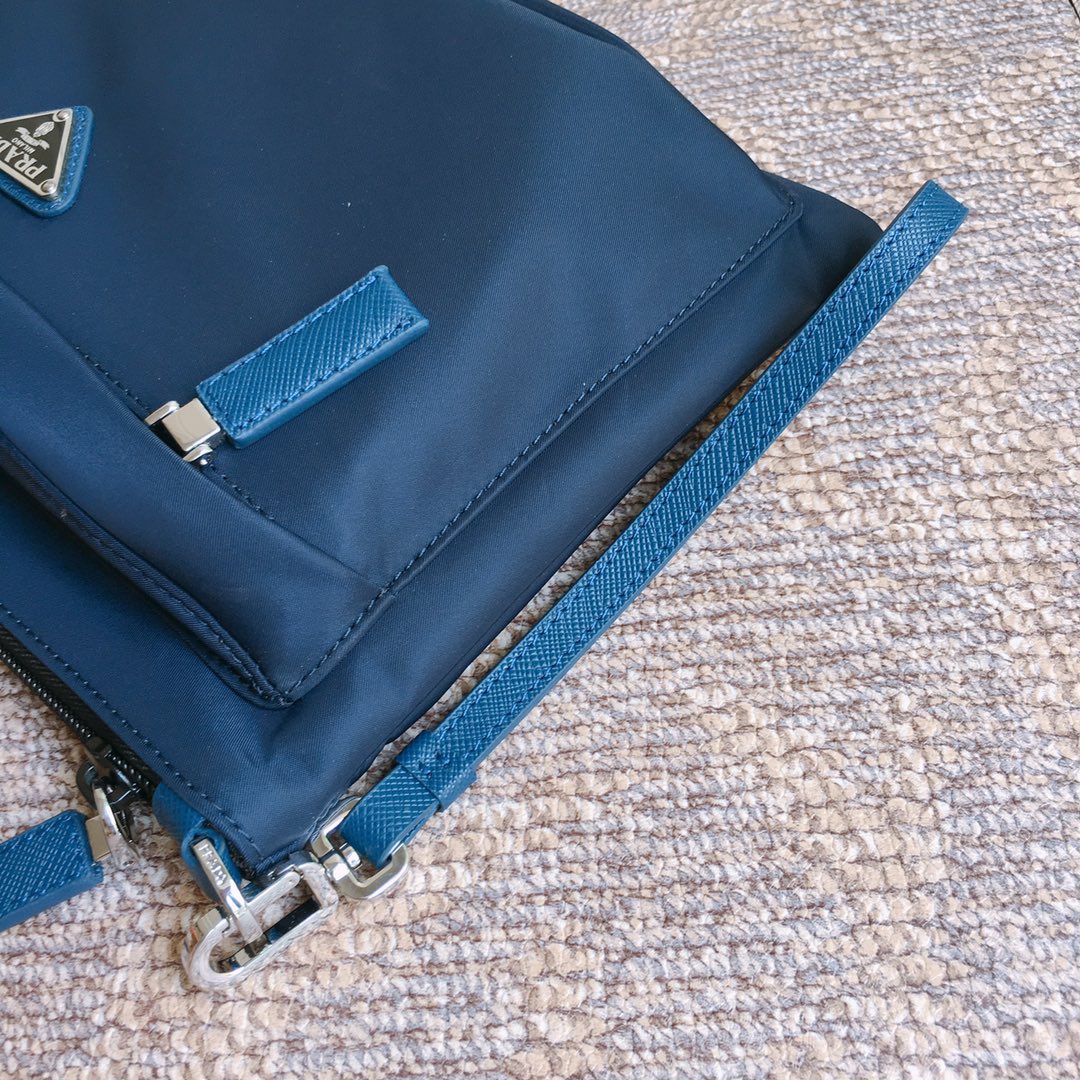 PRADA CLUTCH 28 IN NAVY BLUE RE-NYLON