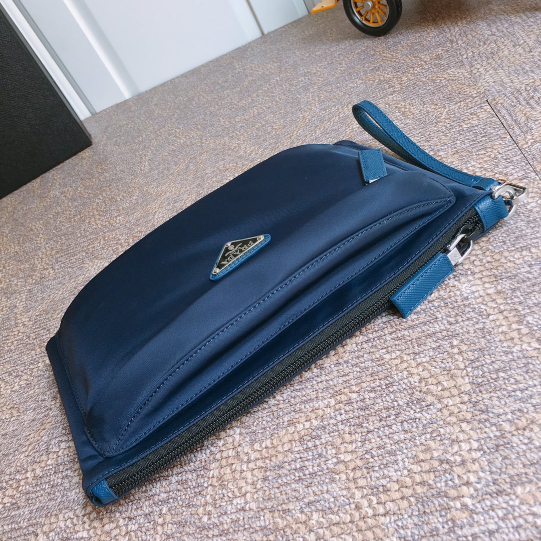 PRADA CLUTCH 28 IN NAVY BLUE RE-NYLON