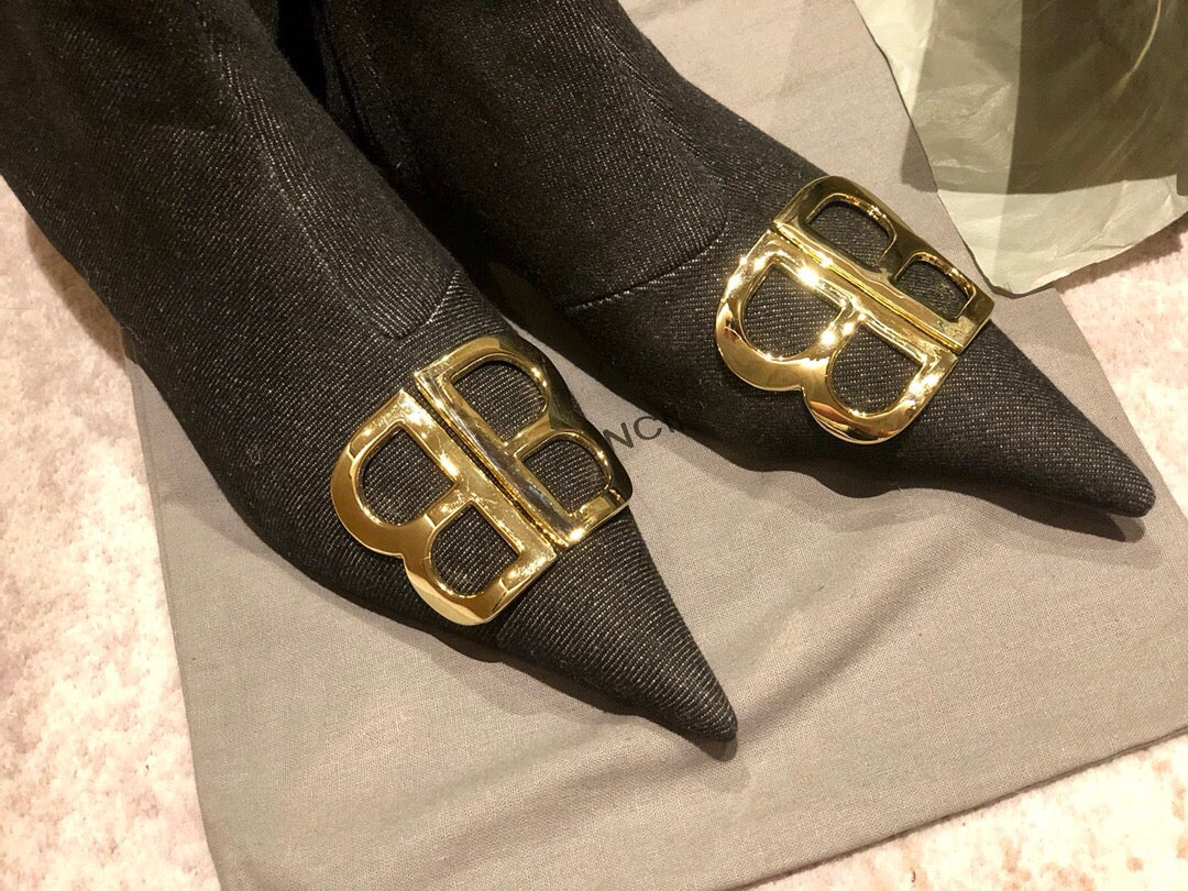 Balanciaga POINTED-TOE KITTEN HEEL 45 MM ANKLE BOOTS IN BLACK DENIM