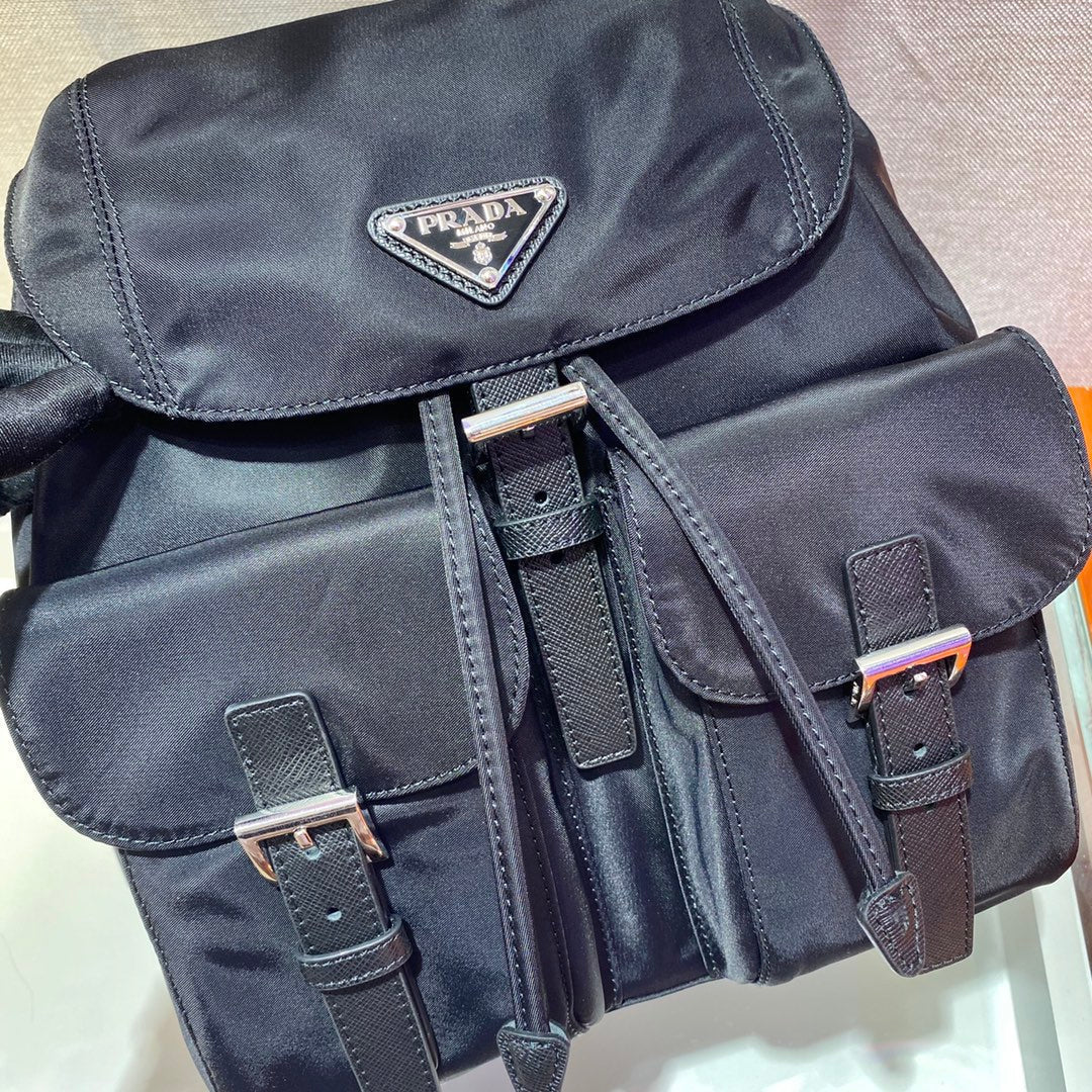 PRADA SMALL BACKPACK 28 IN BLACK PARACHUTE FABRIC