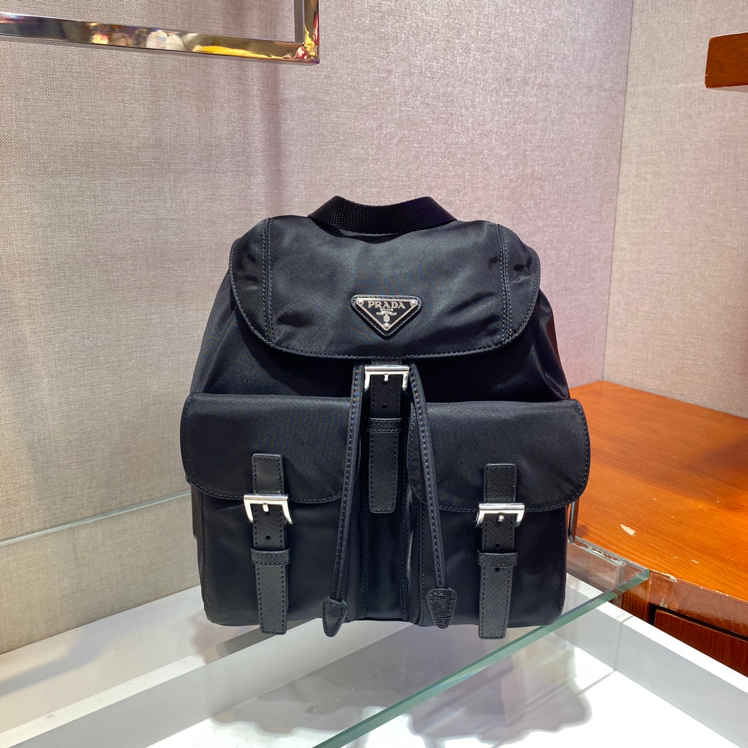 PRADA SMALL BACKPACK 28 IN BLACK PARACHUTE FABRIC