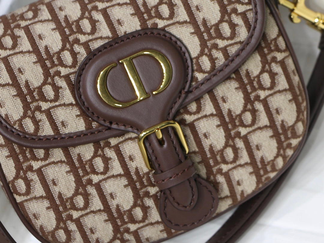 DIOR MEDIUM BOBBY 22CM CHOCOLATE OBLIQUE CANVAS GOLD HARDWARE