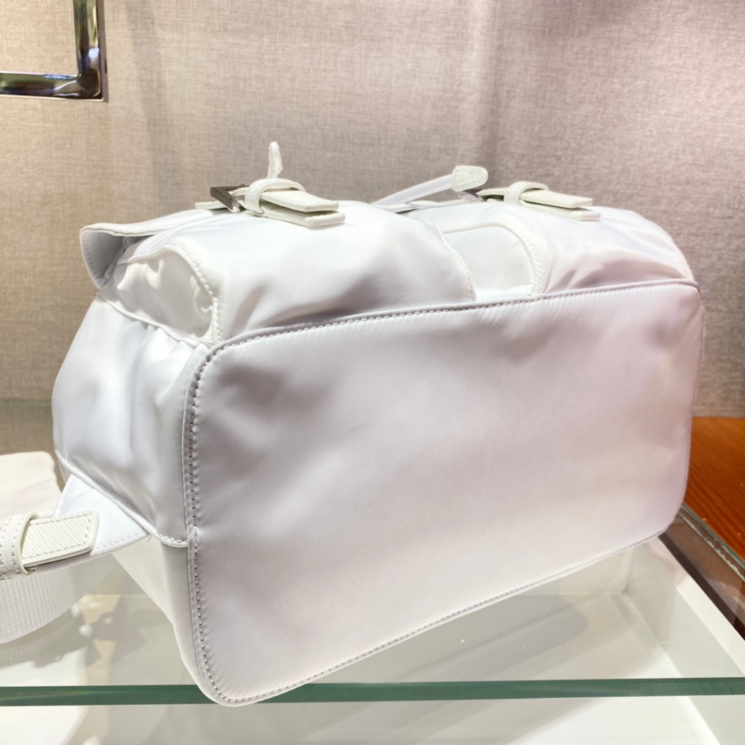 PRADA BACKPACK 32 IN WHITE PARACHUTE FABRIC