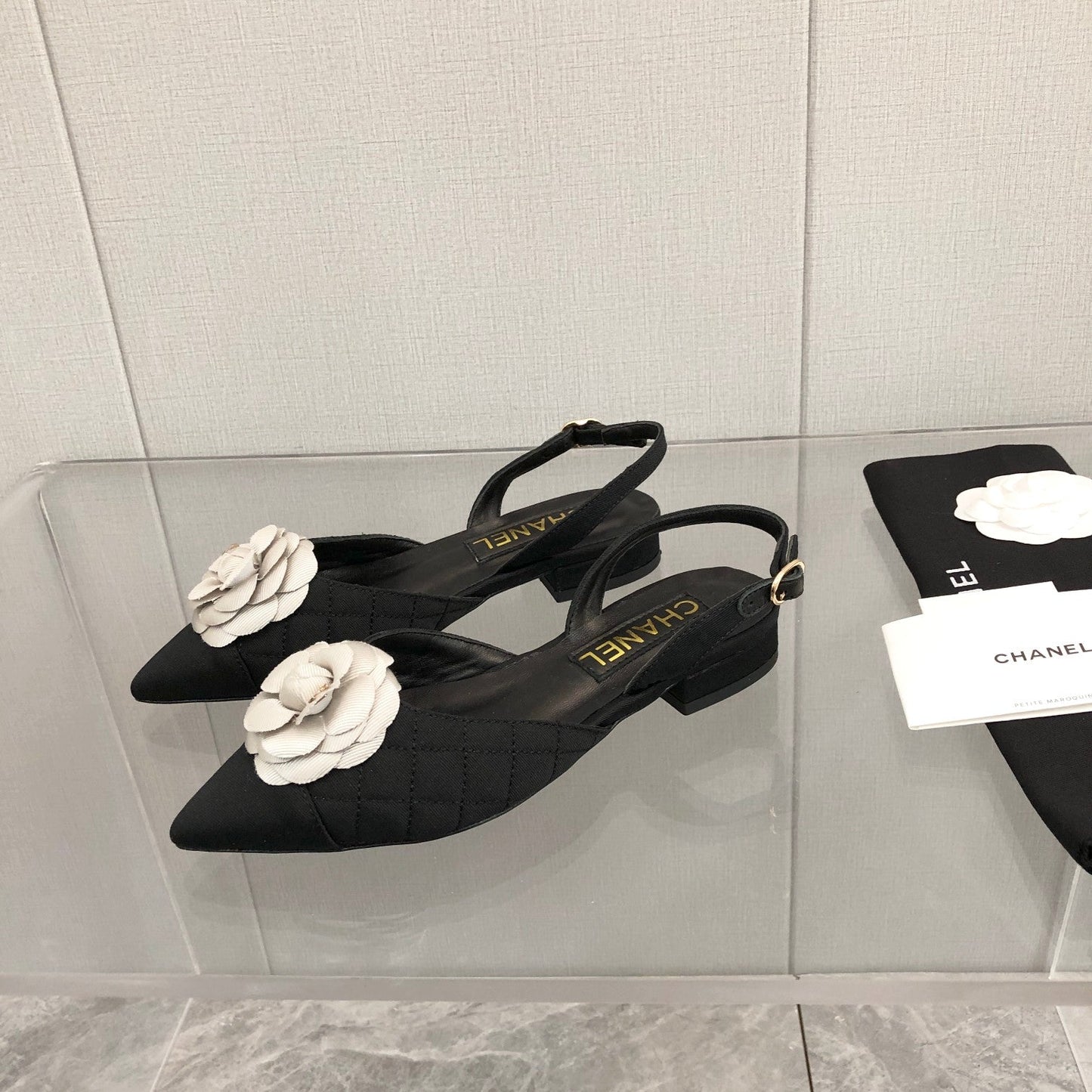CHANEL 25C 2CM Slingback Flats Black White Fabric 213237