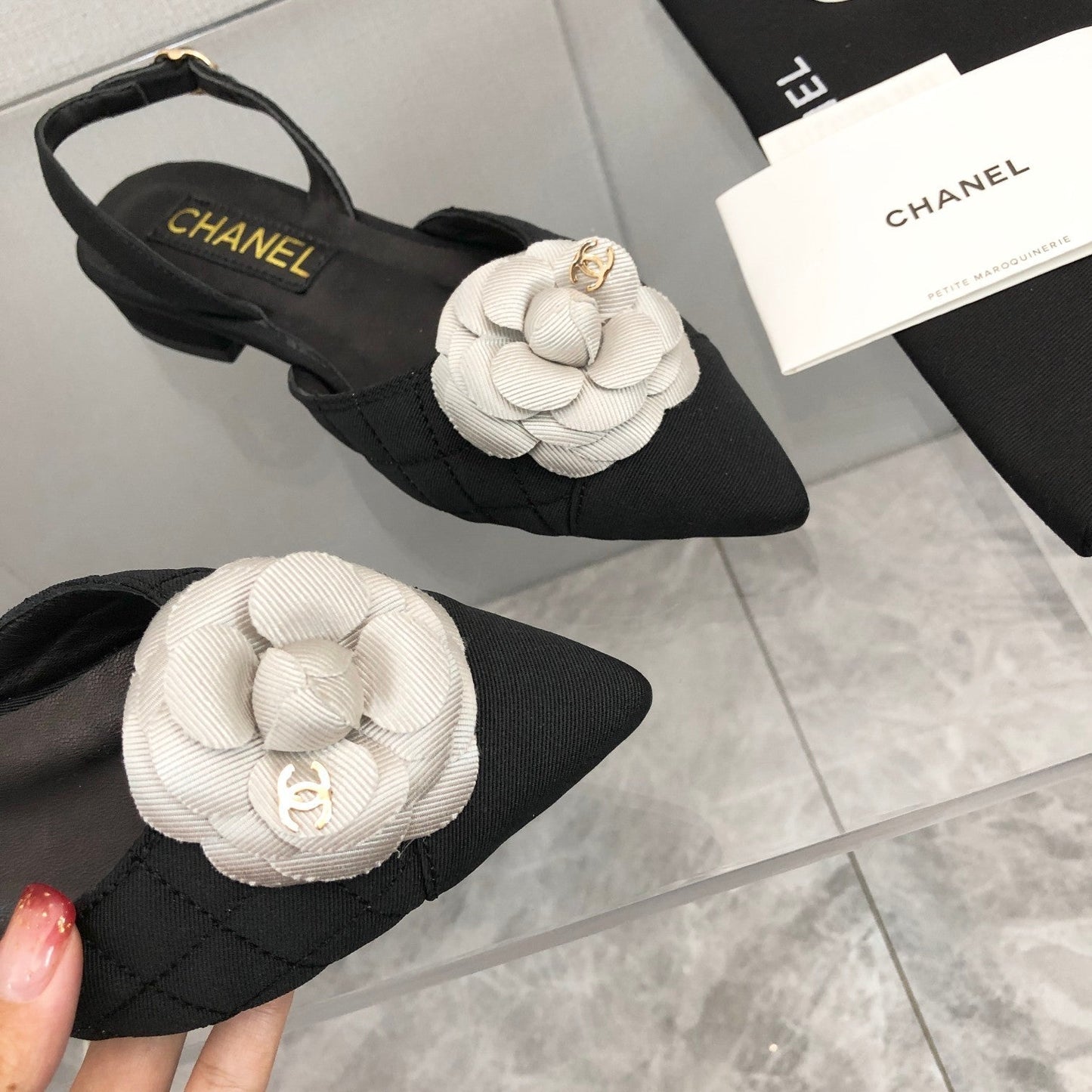 CHANEL 25C 2CM Slingback Flats Black White Fabric 213237