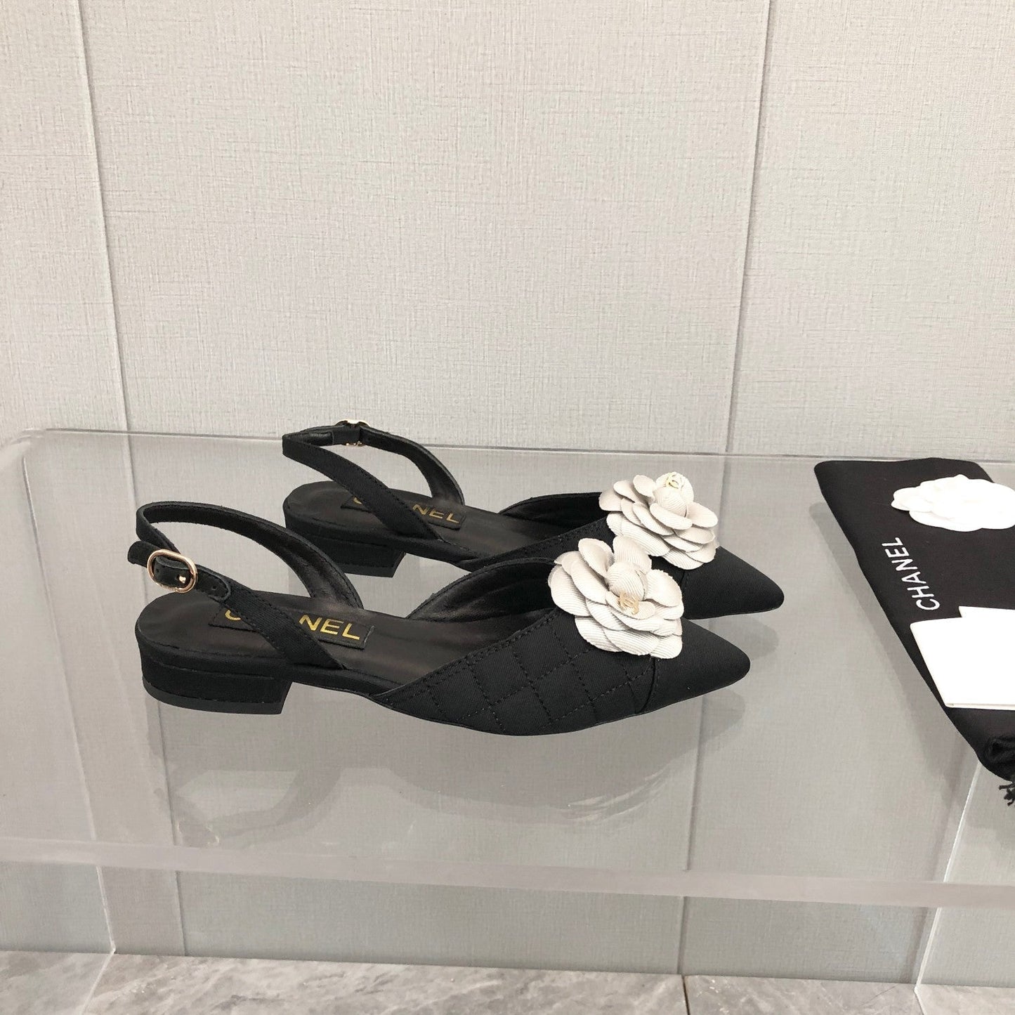 CHANEL 25C 2CM Slingback Flats Black White Fabric 213237