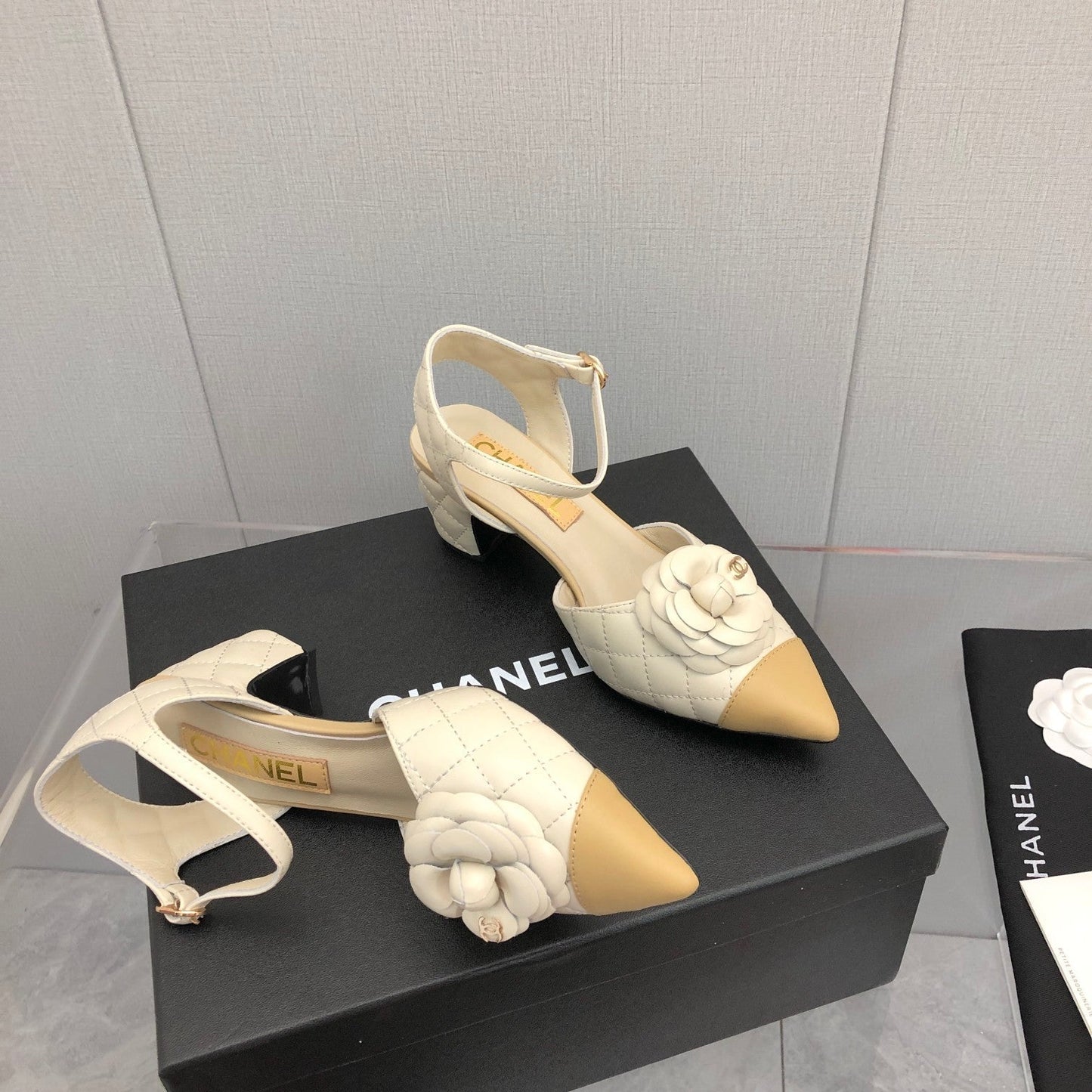 CHANEL 25C 5CM Slingback Flats White Leather 213244