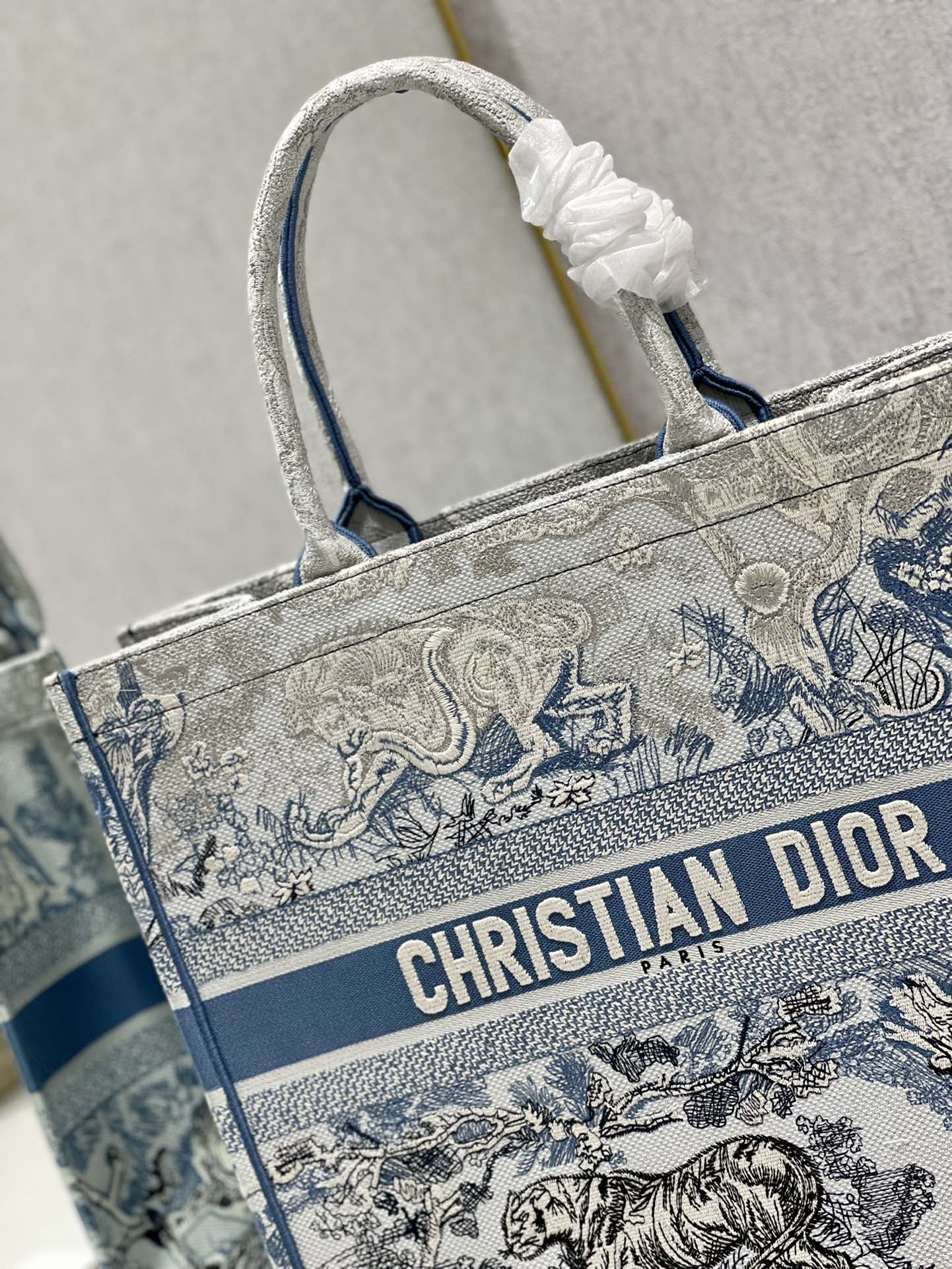 DIOR Large Book Tote 42cm Gradient Blue Tiger