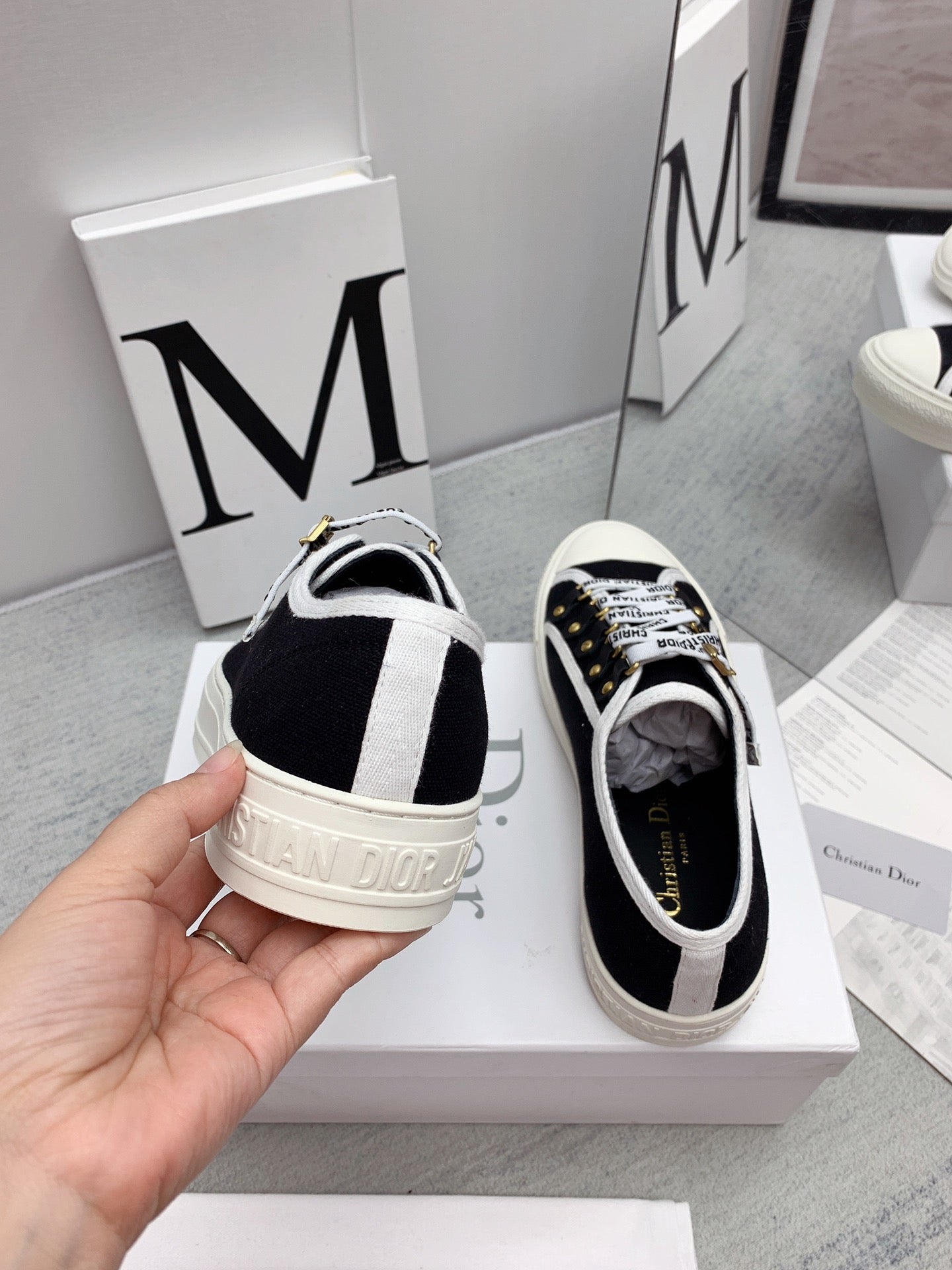 DIOR walkn sneaker black white canvas