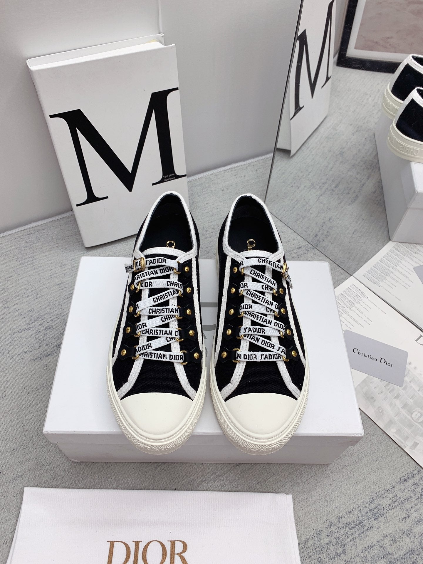 DIOR walkn sneaker black white canvas