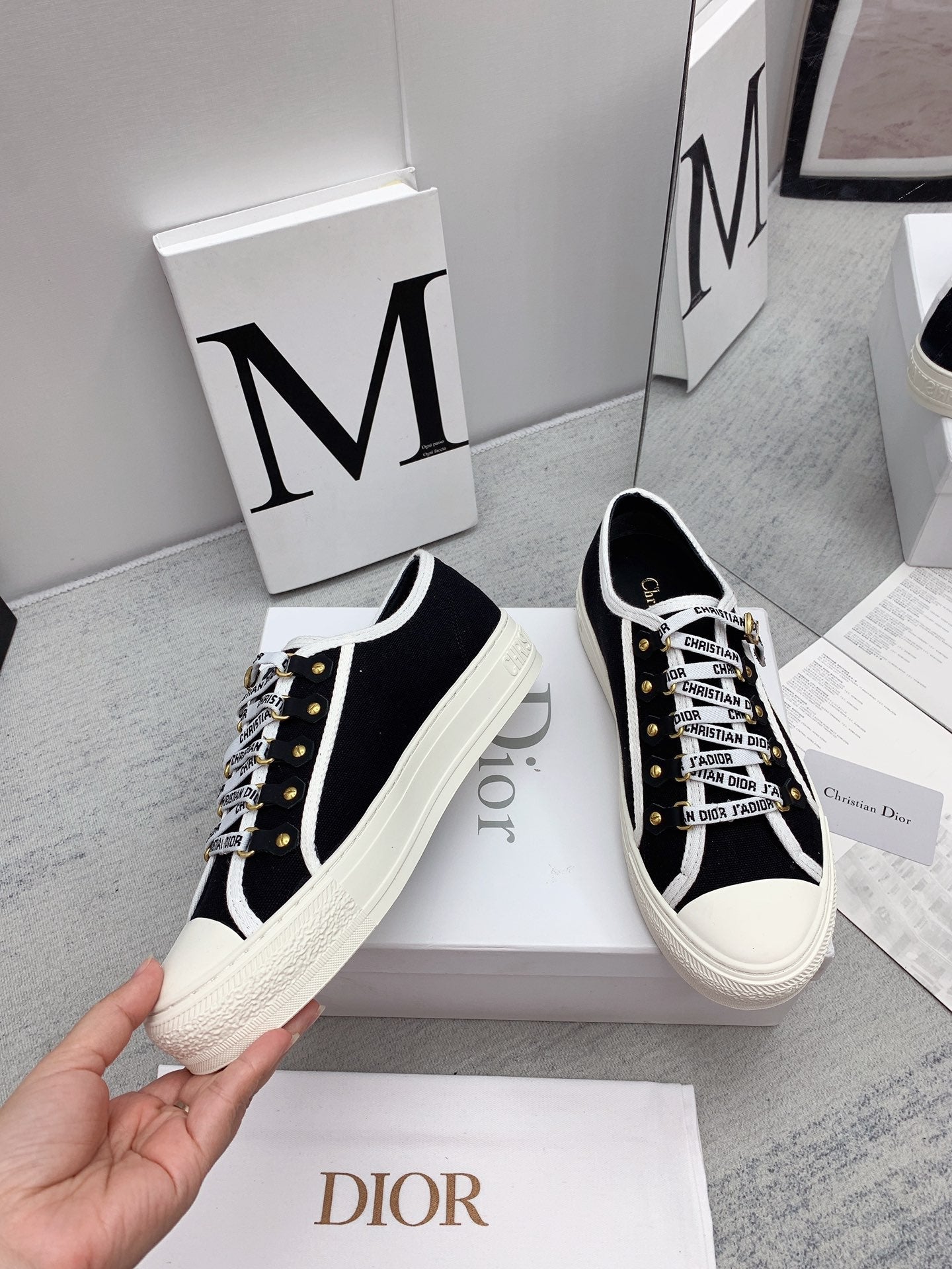 DIOR walkn sneaker black white canvas