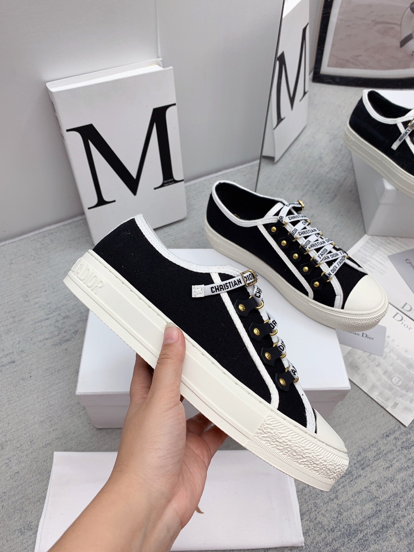 DIOR walkn sneaker black white canvas