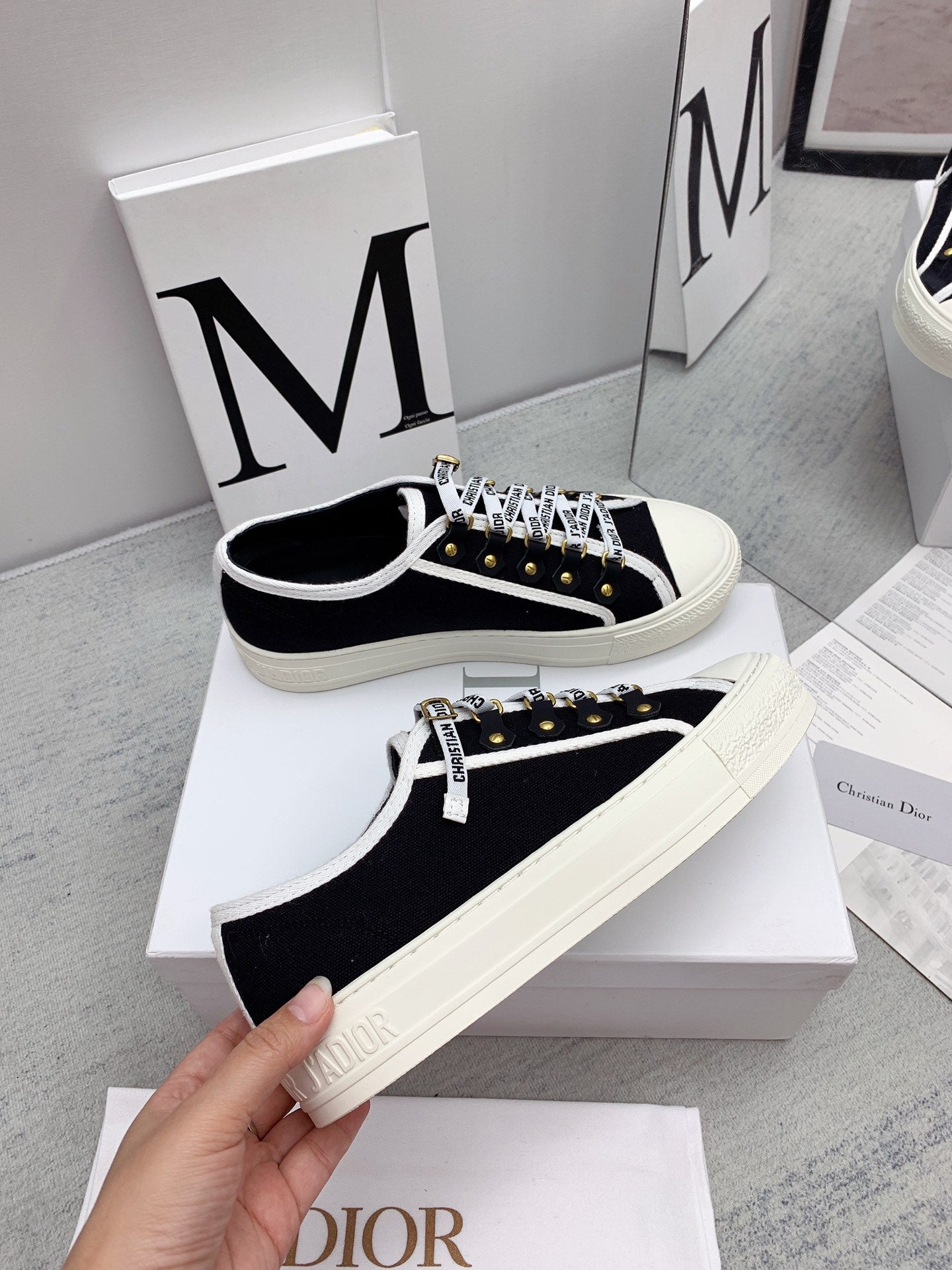 DIOR walkn sneaker black white canvas