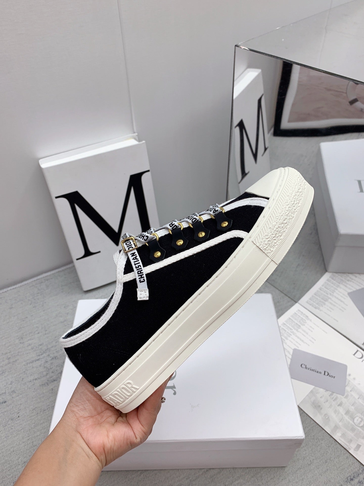 DIOR walkn sneaker black white canvas