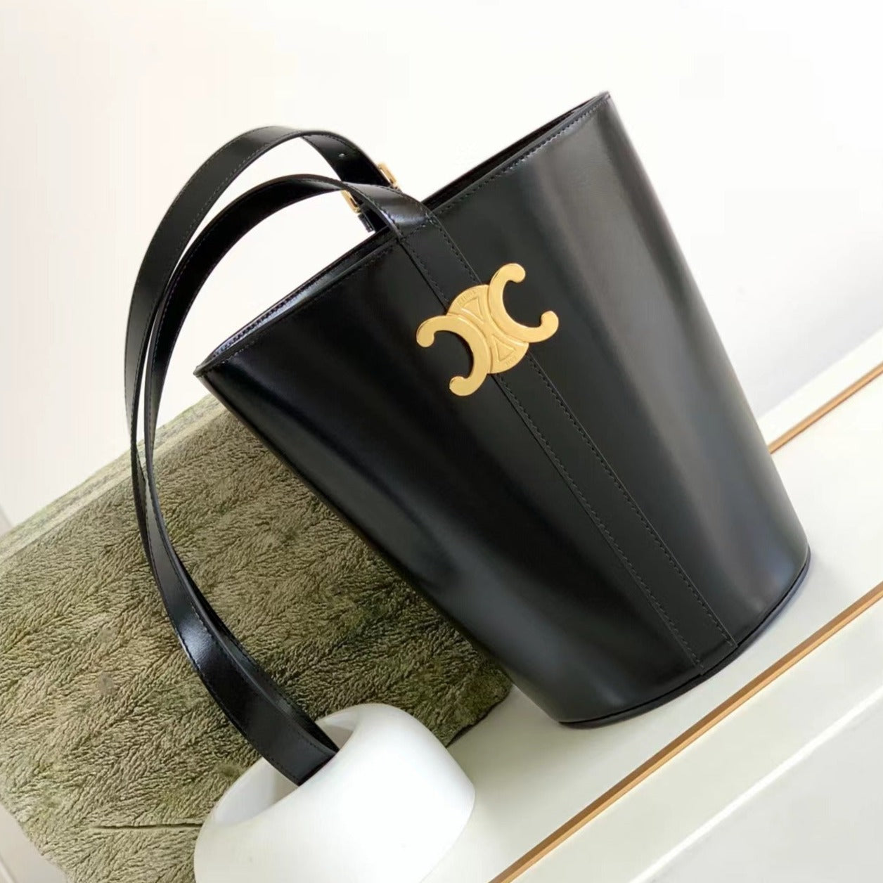 Celine BUCKET TRIOMPHE 25 BLACK CALFSKIN BAG