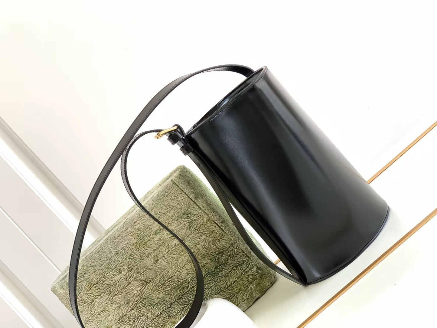 Celine BUCKET TRIOMPHE 25 BLACK CALFSKIN BAG