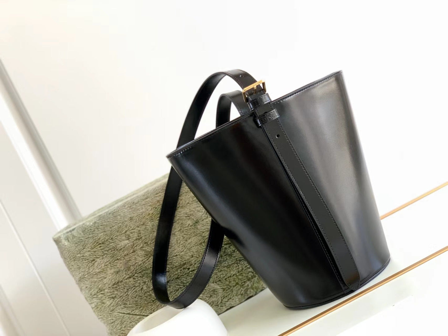Celine BUCKET TRIOMPHE 25 BLACK CALFSKIN BAG