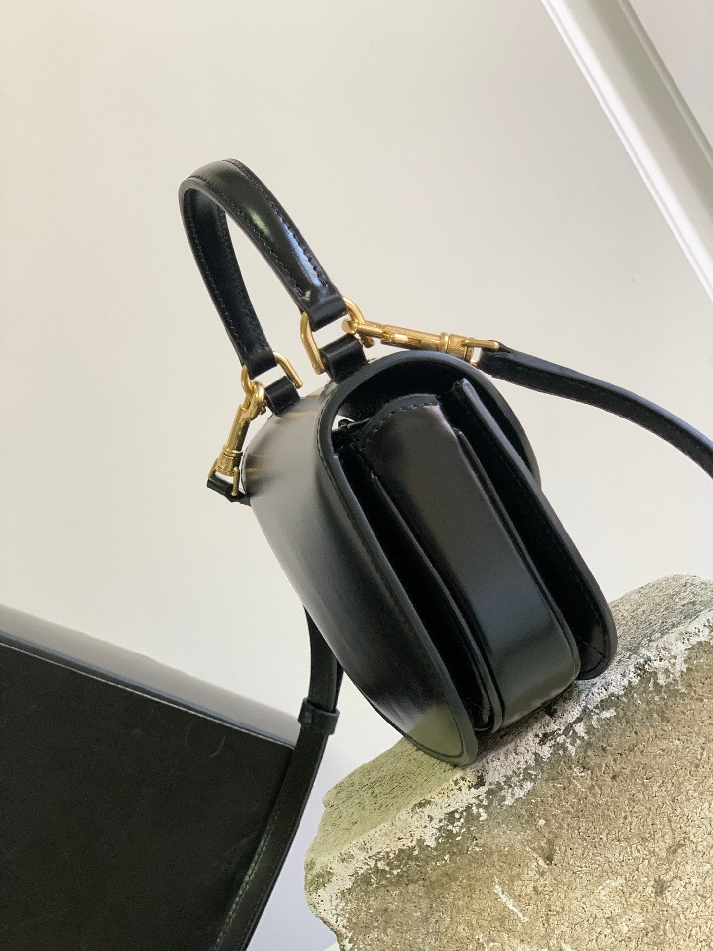 Celine TEEN CHAIN BESACE TRIOMPHE 15.5CM BLACK CALFSKIN