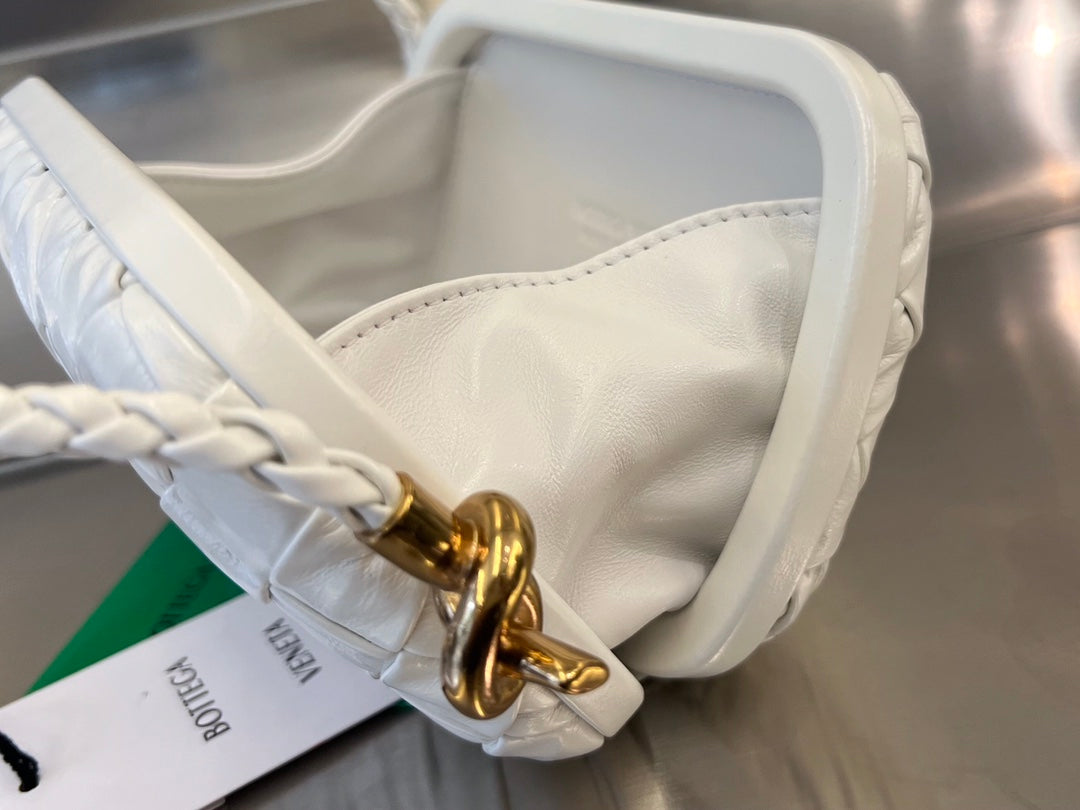 Bottega Veneta KNOT 20 IN WHITE LAMBSKIN WITH CHAIN