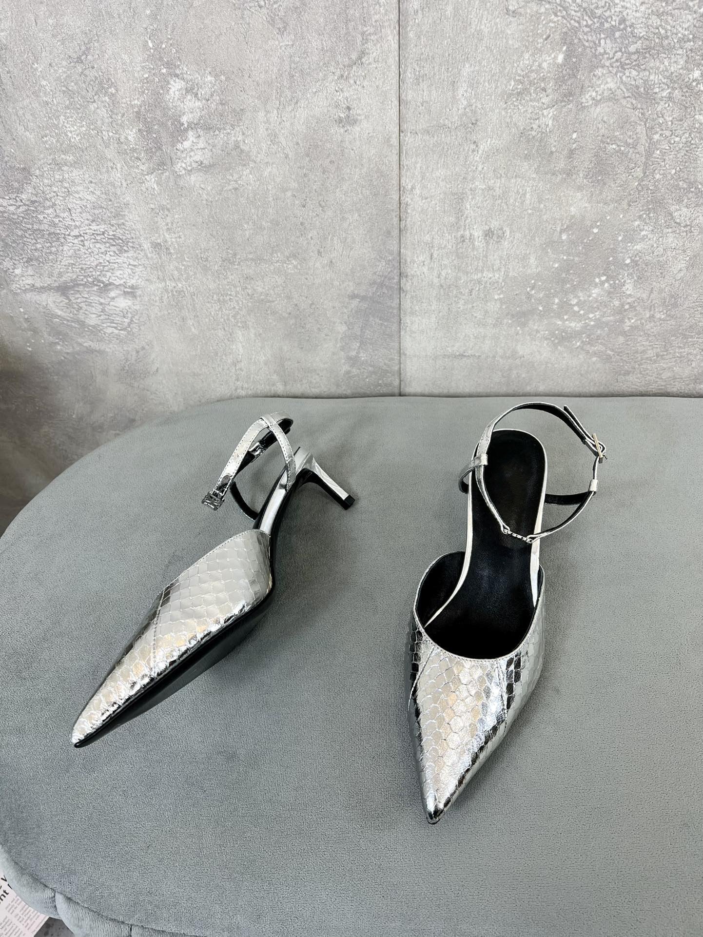Celine cl kitten with strap 45 platinum lizard stamped metalized calfskin