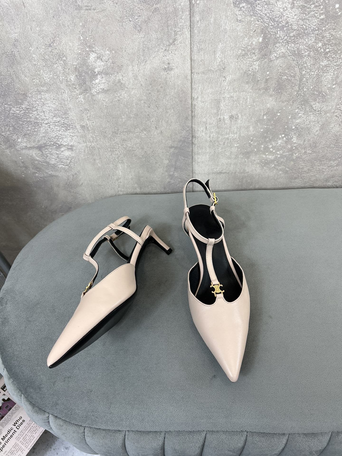 Celine cl kitten t-bar 45 light pink black calfskin