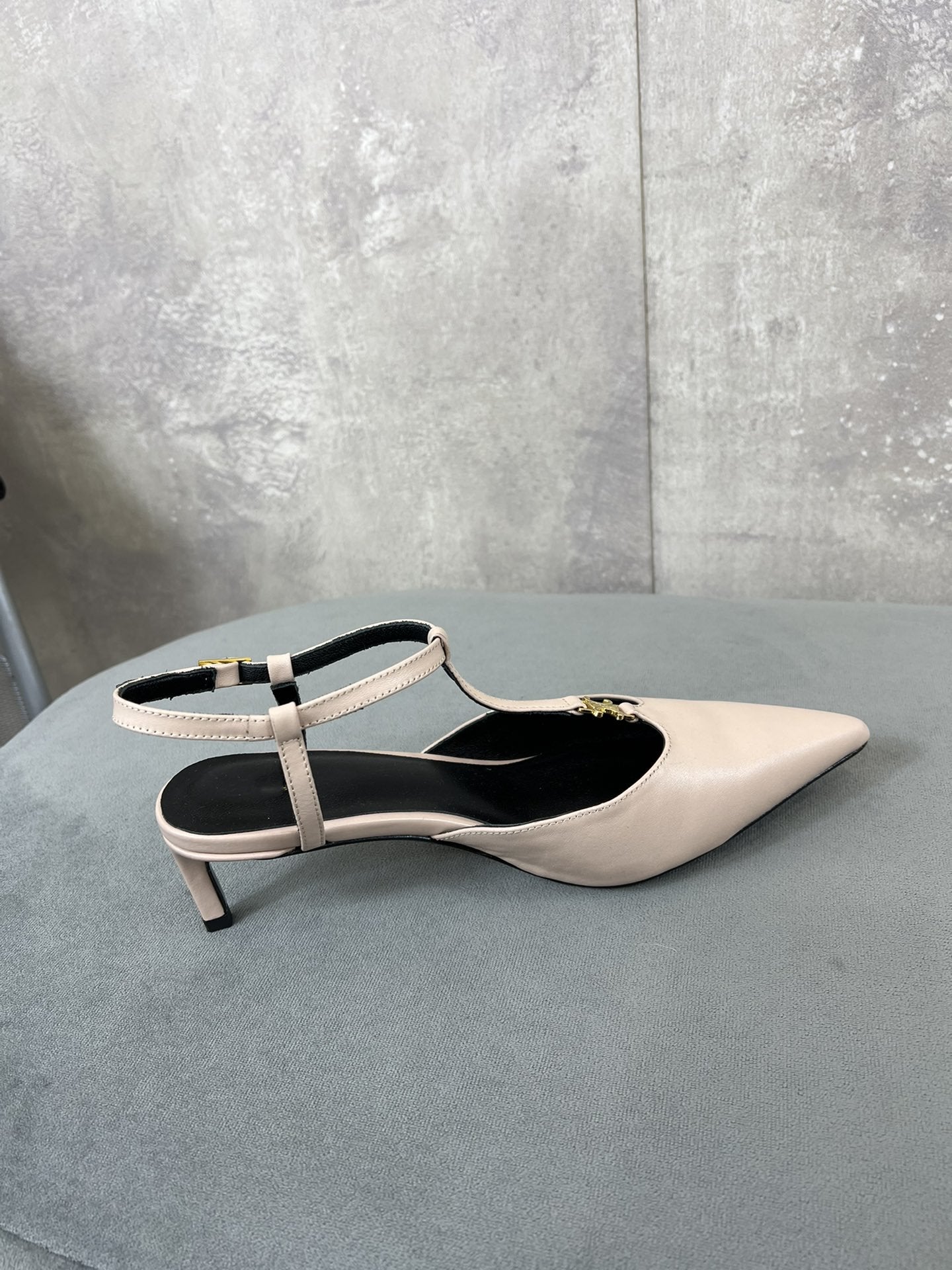 Celine cl kitten t-bar 45 light pink black calfskin