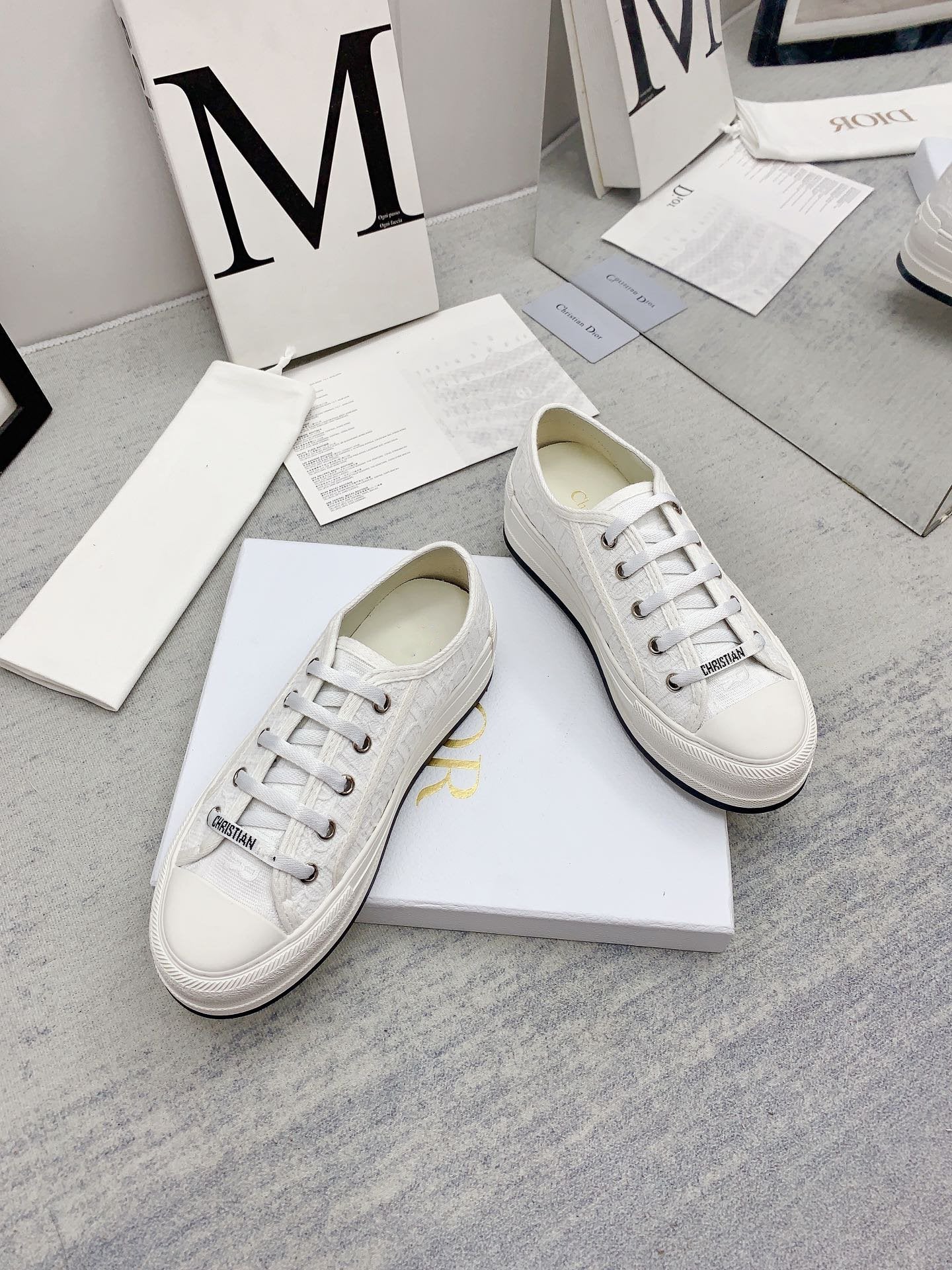 DIOR walkn 45 white oblique embroidery canvas