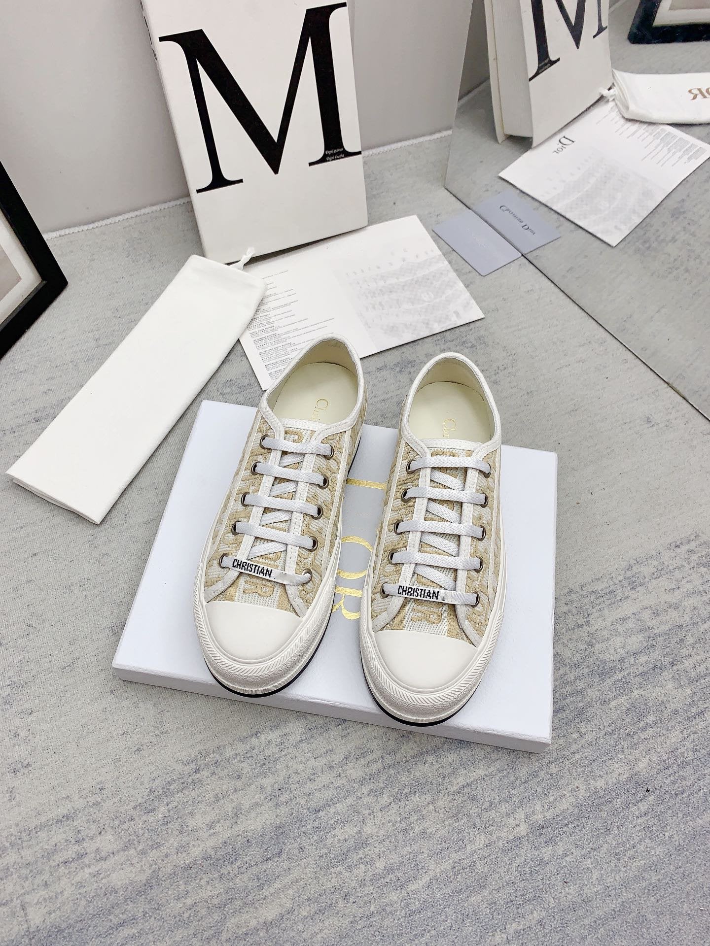 DIOR walkn 45 gold white oblique embroidery canvas