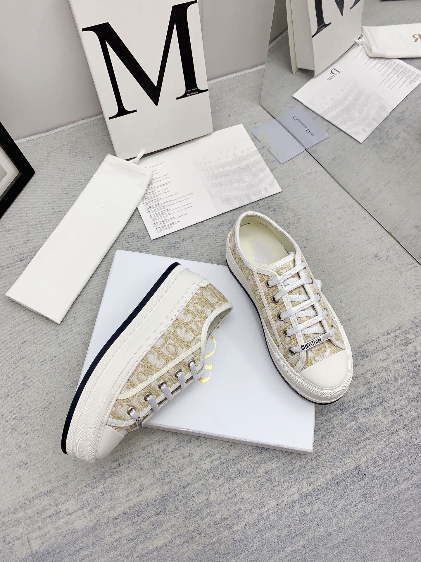 DIOR walkn 45 gold white oblique embroidery canvas