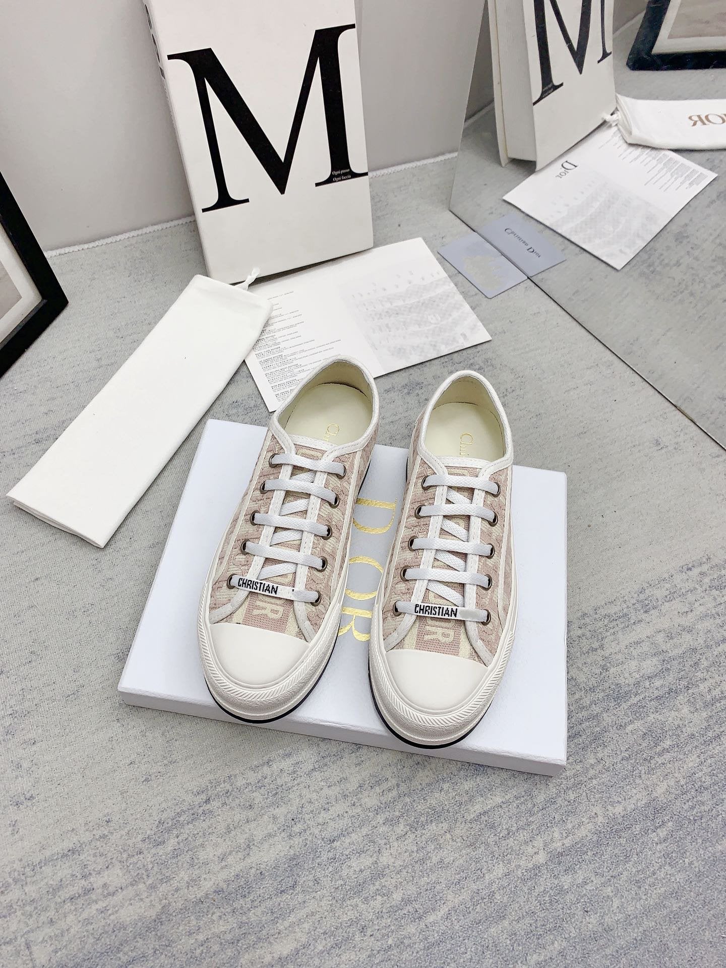 DIOR walkn 45 white light pink oblique embroidery canvas
