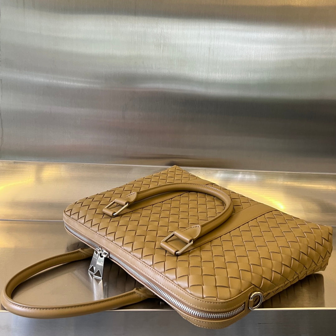 Bottega Veneta SLIM INTRECCIATO BRIEFCASE 36 CARAMEL BROWN CALFSKIN