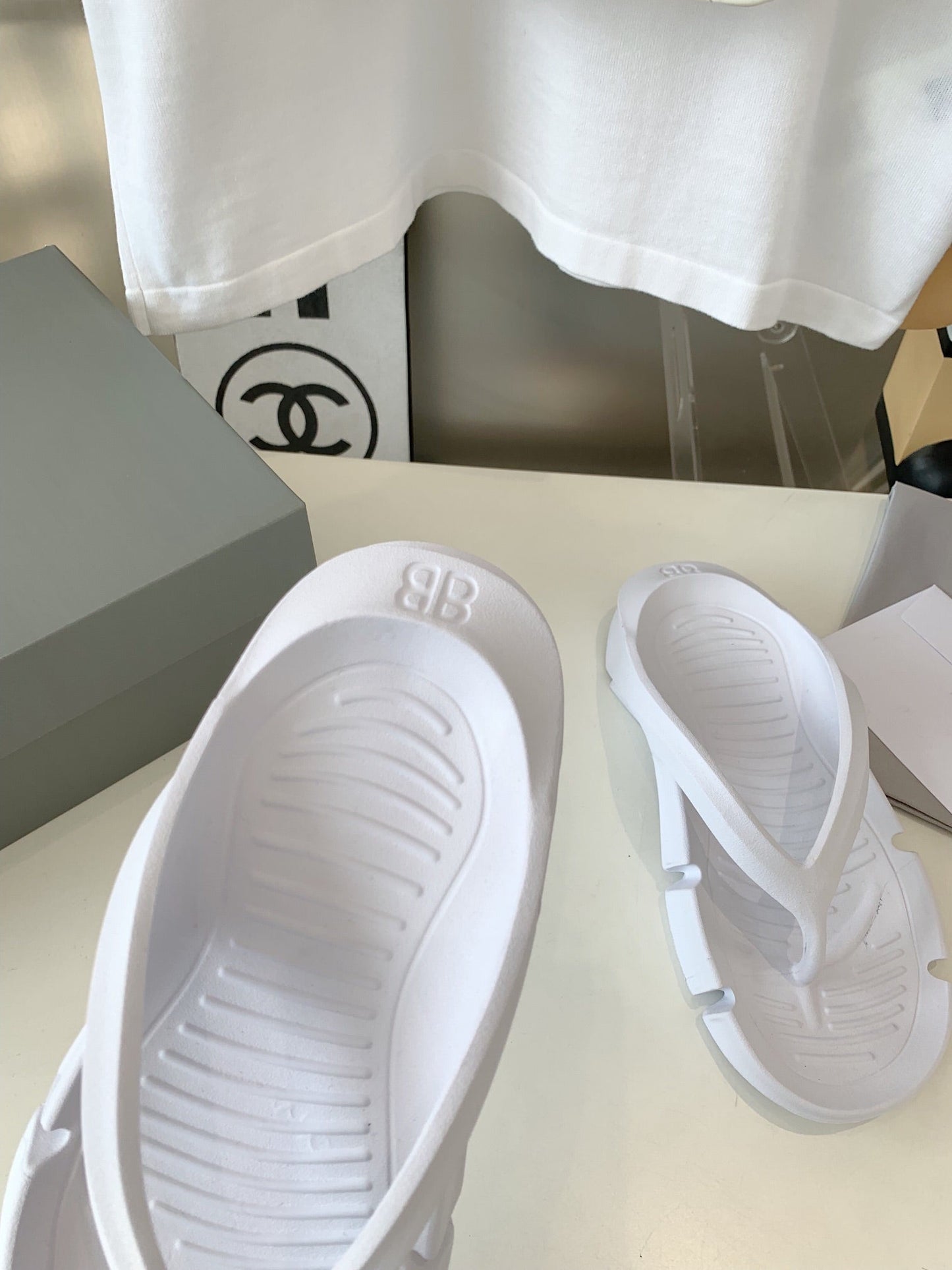 Balanciaga THONG SANDALS IN WHITE RUBBER