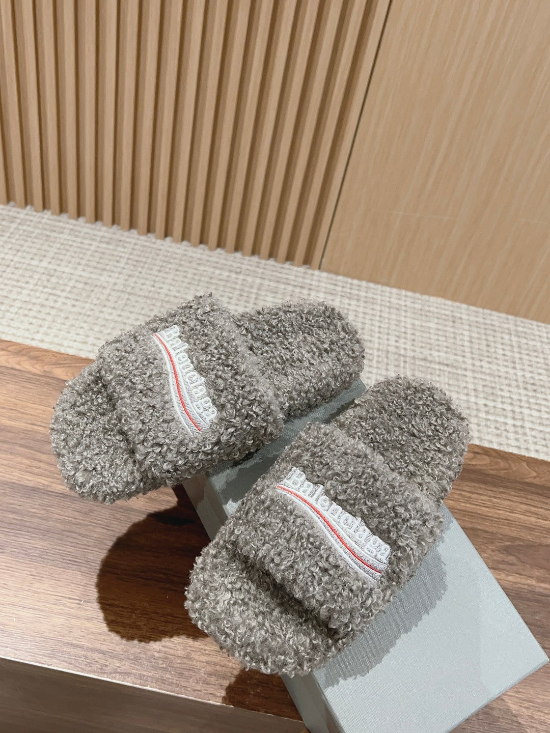 Balanciaga FURRY SLIDES IN GRAY CURLY SHEARLING