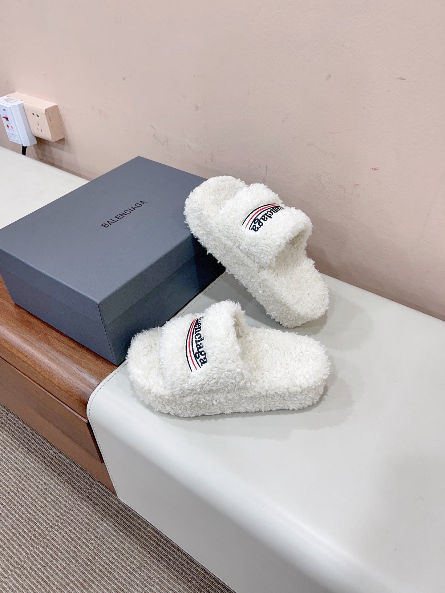 Balanciaga THICK-SOLED SLIPPERS IN WHITE WOOL