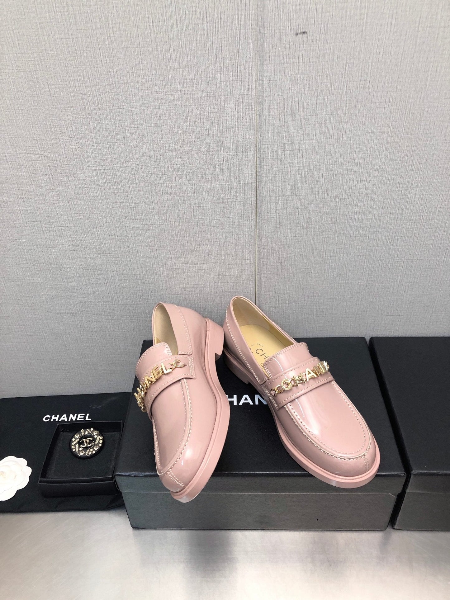 CHANEL 25C Loafer Light Pink Glossy Calf Leather 212973