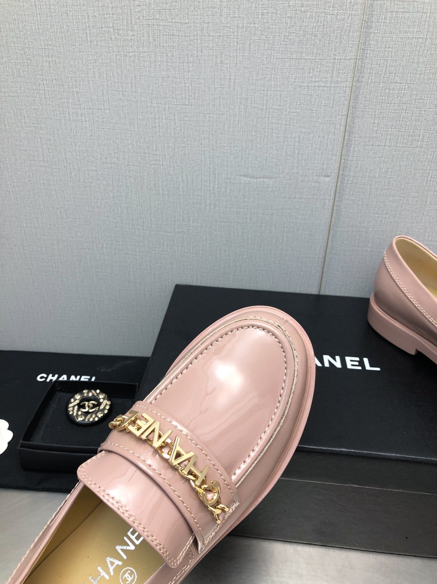 CHANEL 25C Loafer Light Pink Glossy Calf Leather 212973