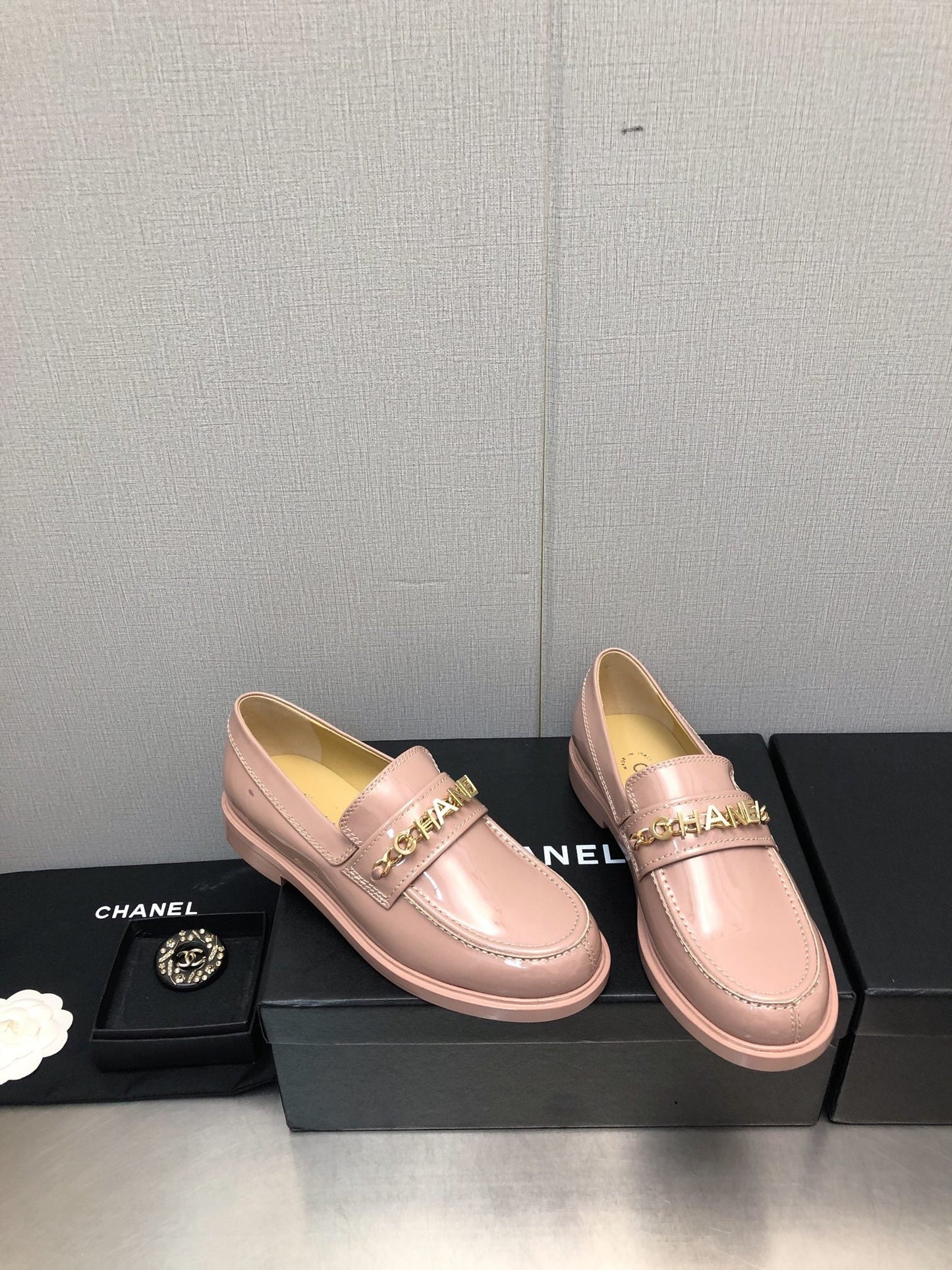 CHANEL 25C Loafer Light Pink Glossy Calf Leather 212973