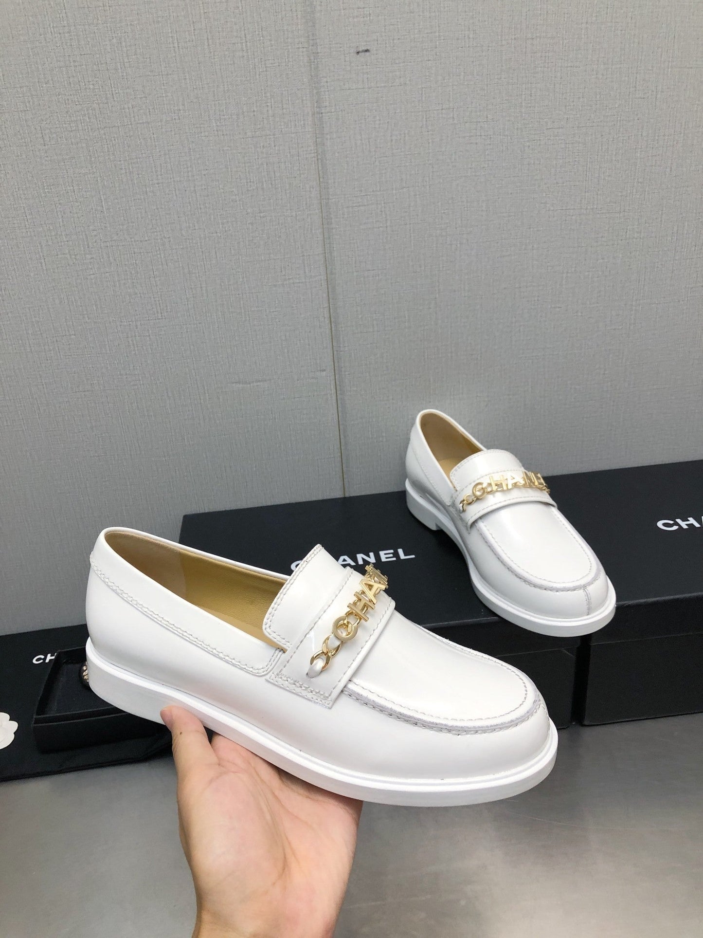 CHANEL 25C Loafer White Glossy Calf Leather 212976