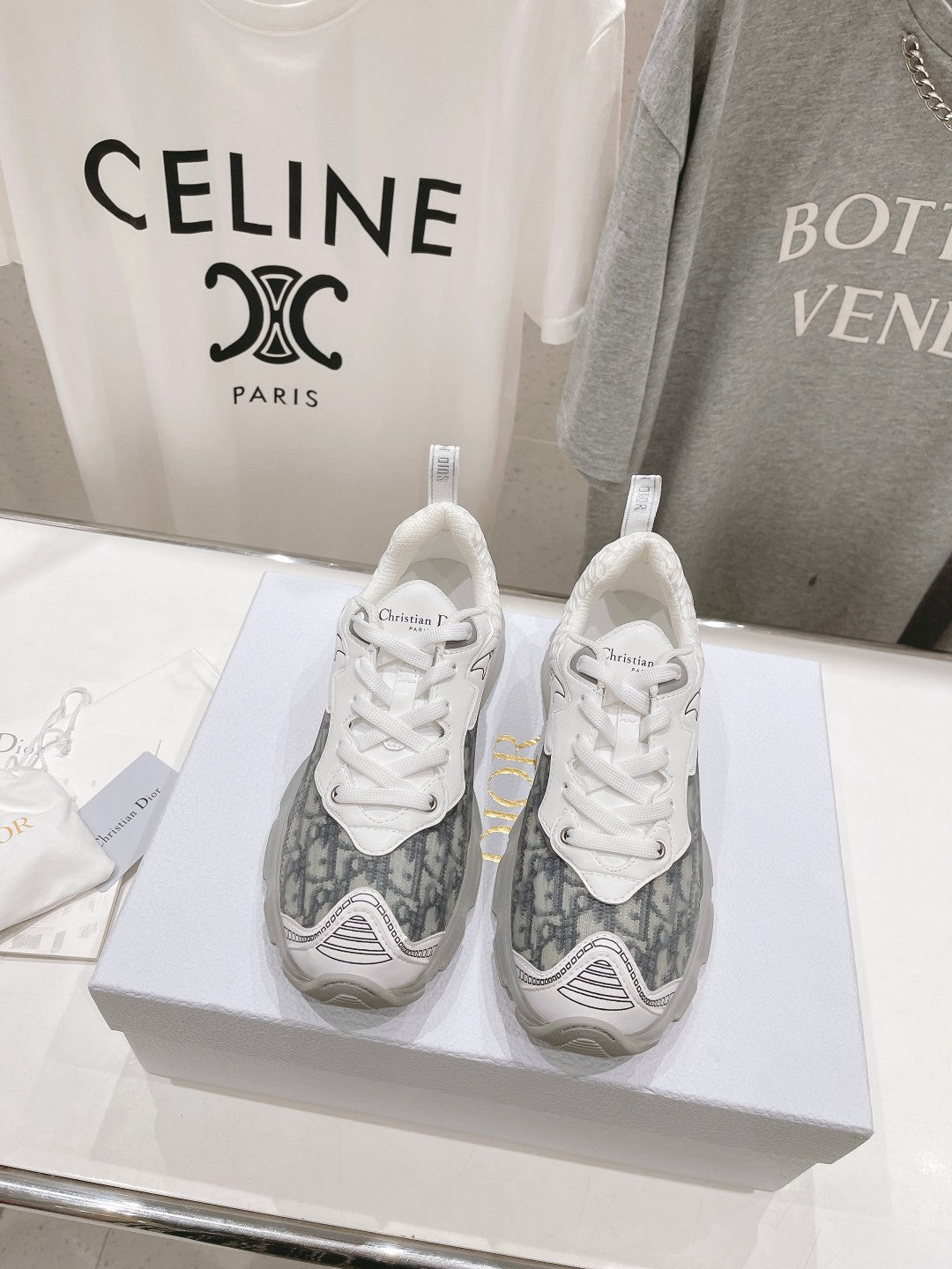DIOR Vibe Sneaker White Black Polyester Mesh Fabric And Oblique Jacquard Fabric