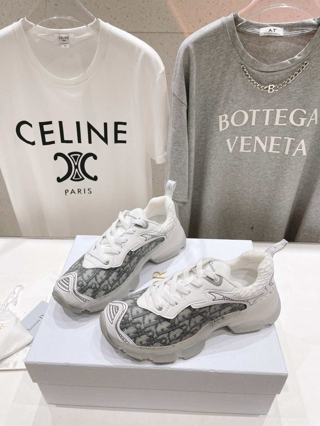 DIOR Vibe Sneaker White Black Polyester Mesh Fabric And Oblique Jacquard Fabric
