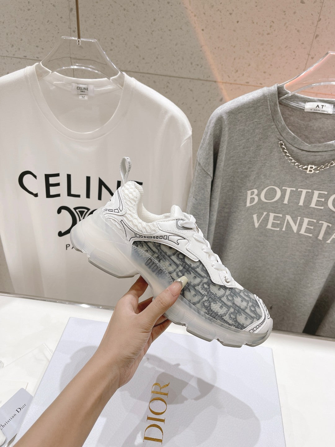 DIOR Vibe Sneaker White Black Polyester Mesh Fabric And Oblique Jacquard Fabric