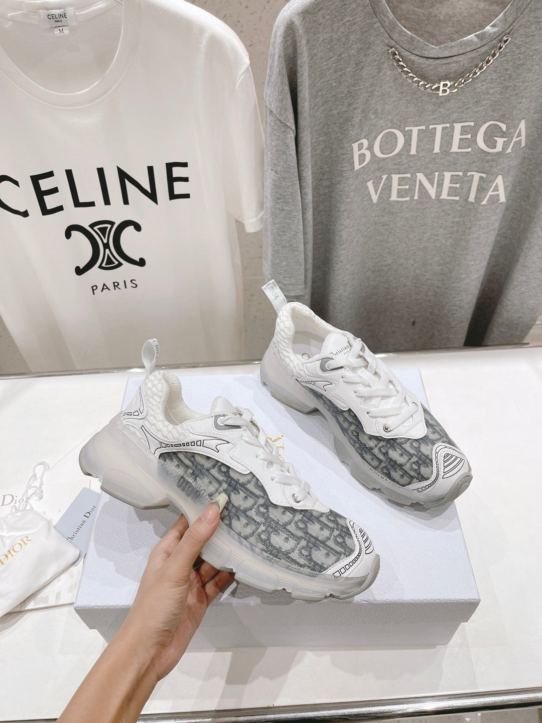 DIOR Vibe Sneaker White Black Polyester Mesh Fabric And Oblique Jacquard Fabric