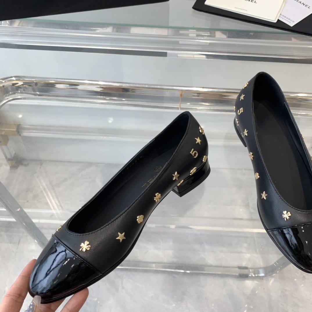 CHANEL ballet flat all black lamskin with multi logo