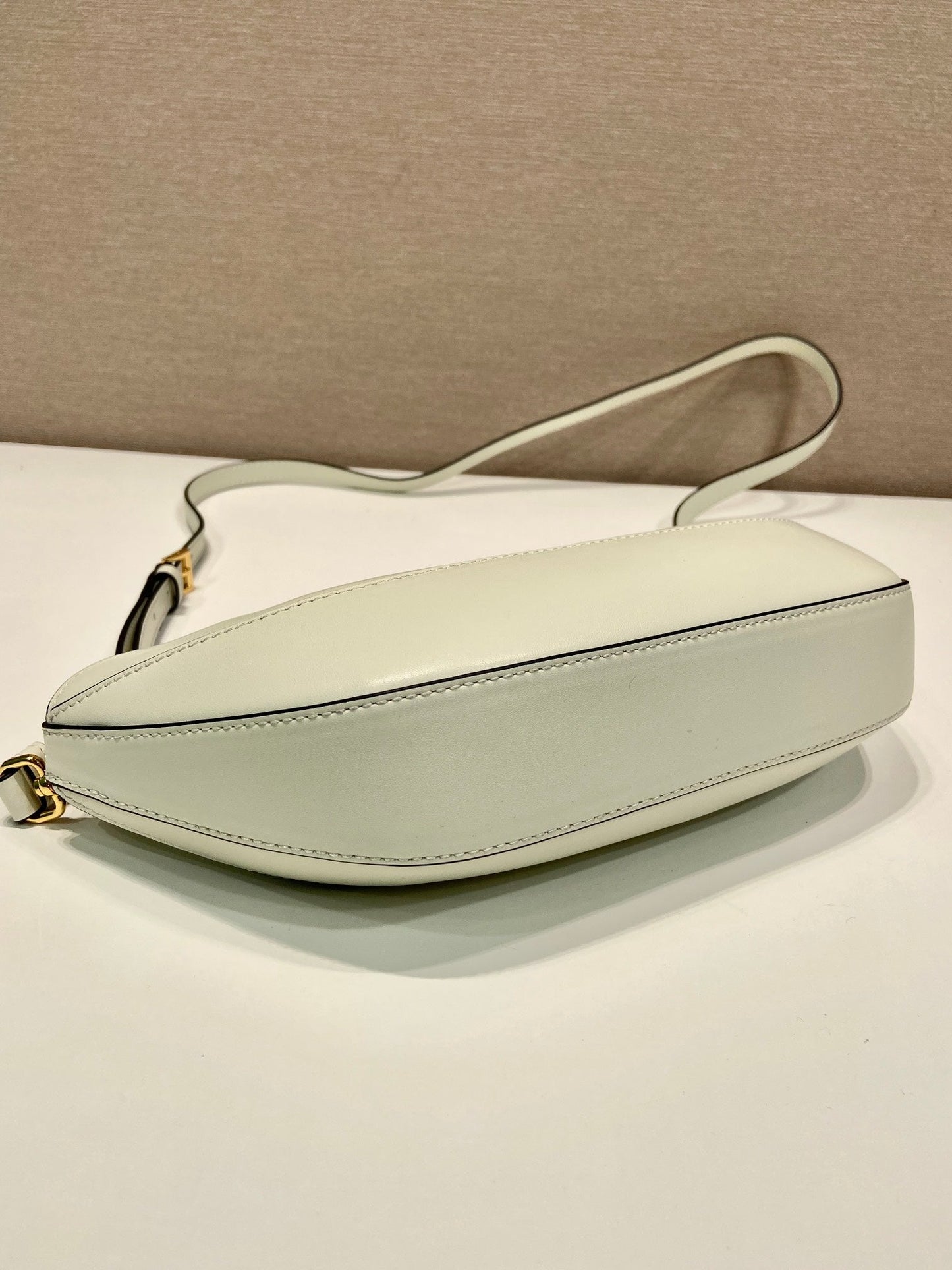 PRADA DUMPLING BAG 30 IN WHTE CALFSKIN