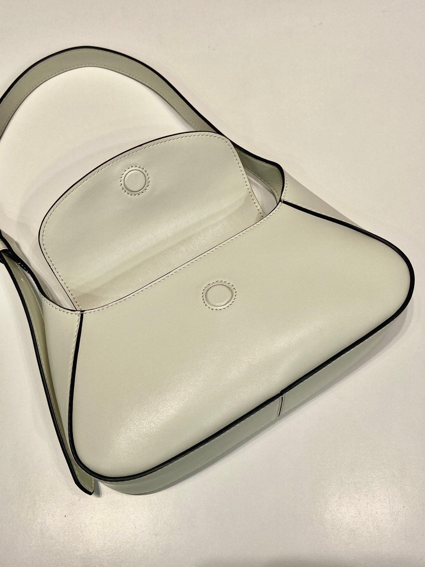 PRADA FLAP BAG 25 IN WHITE SMOOTH CALFSKIN TRIANGLE LOGO
